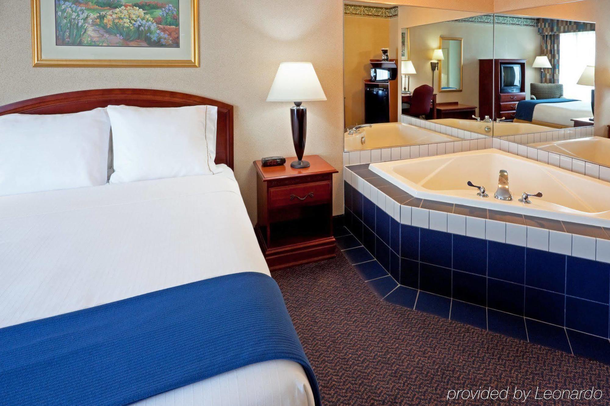Holiday Inn Express Hotel & Suites Reading By Ihg Екстериор снимка