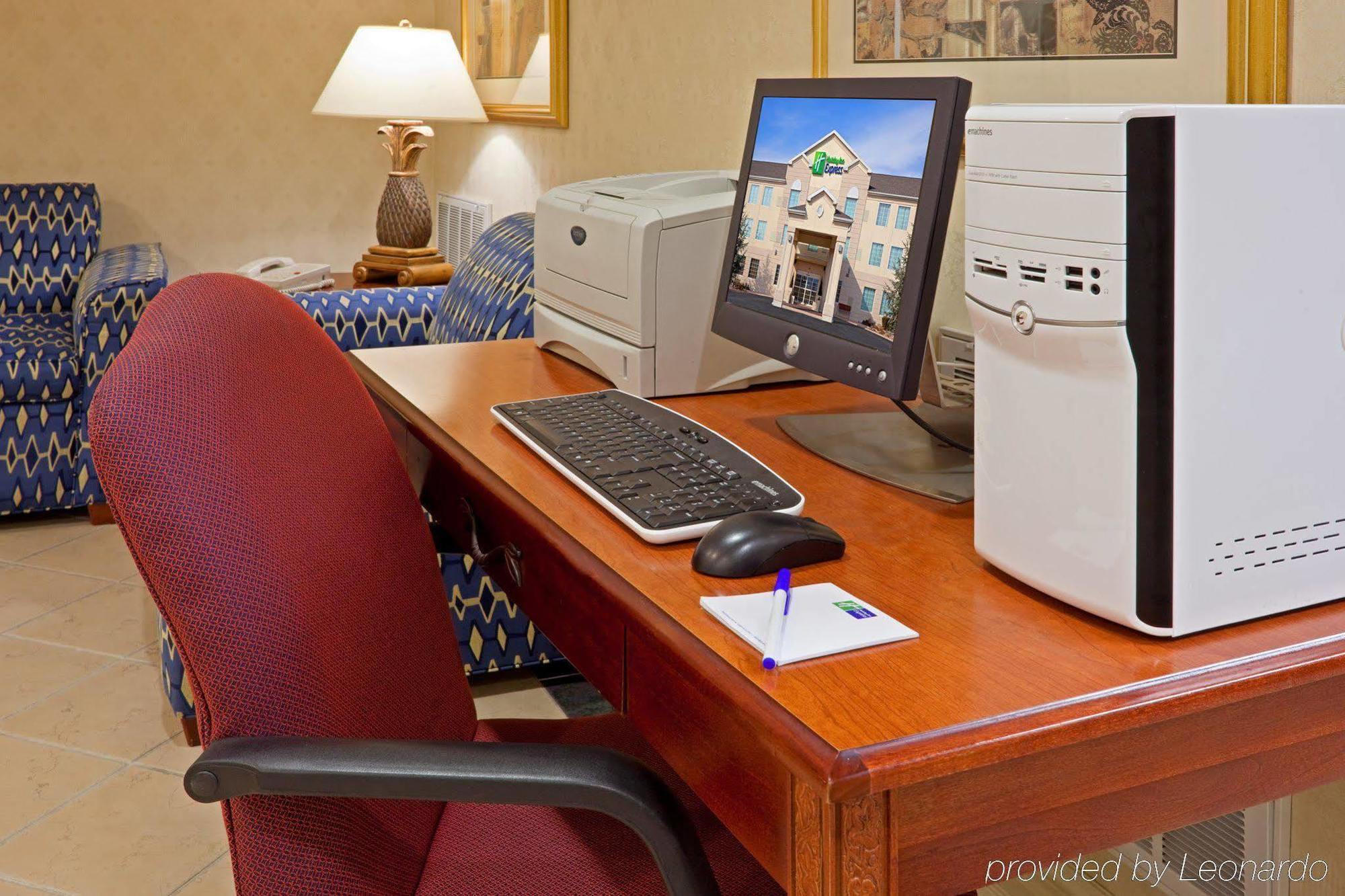 Holiday Inn Express Hotel & Suites Reading By Ihg Екстериор снимка